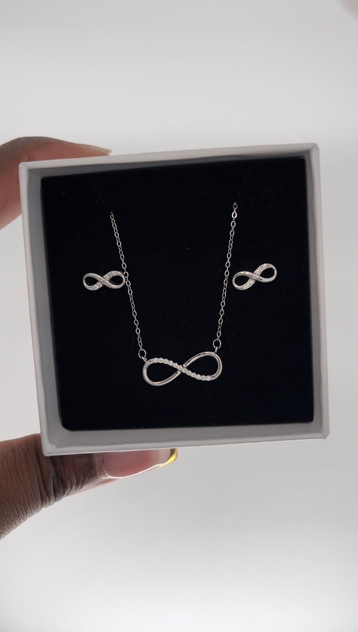 Necklace & earring set